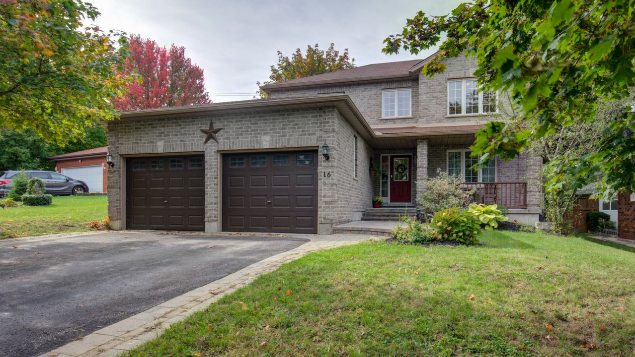 16 Mayfair Drive, Barrie, ON, L4N 6Y7 Scene 2
