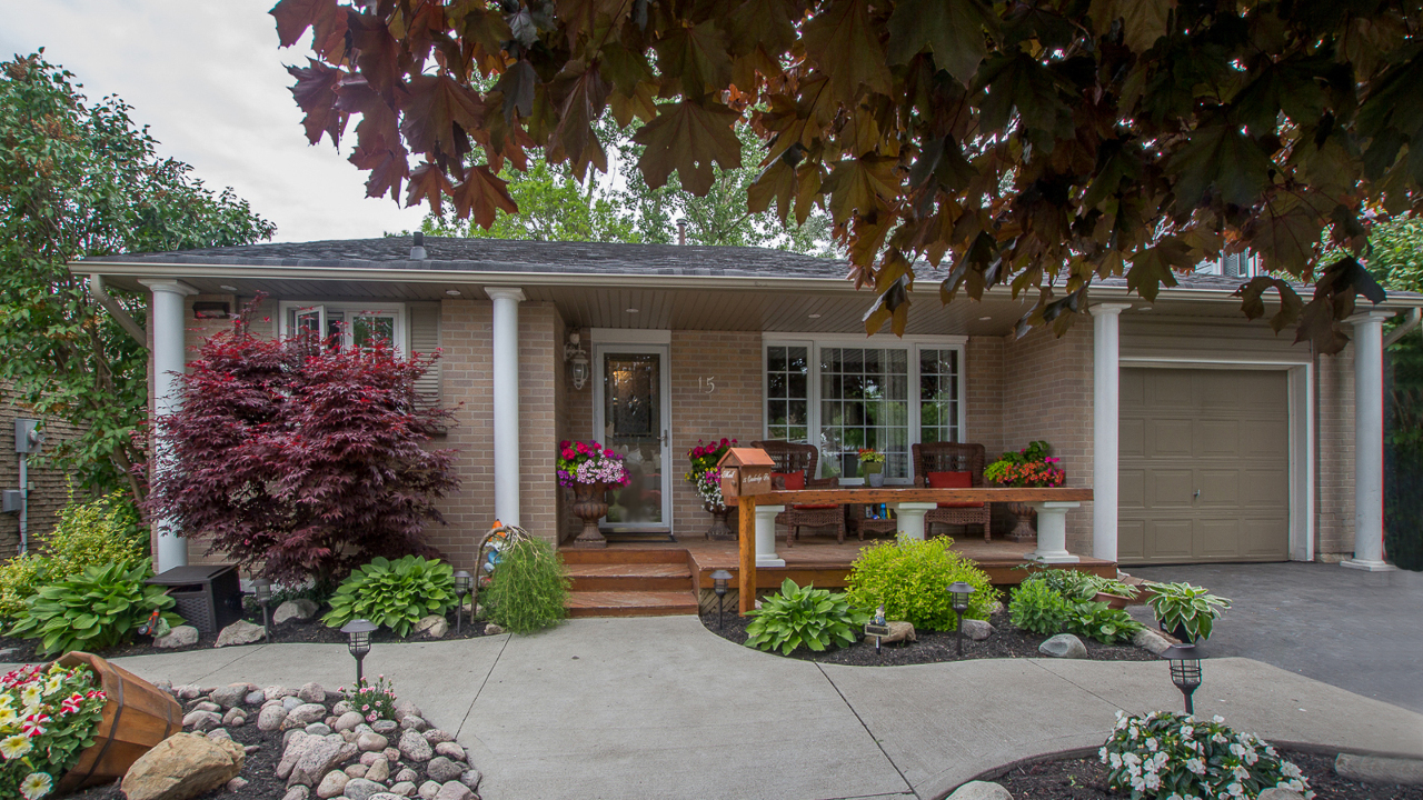 15 Cambridge Ave, Orangeville, ON, L9W 3L9 Scene 1