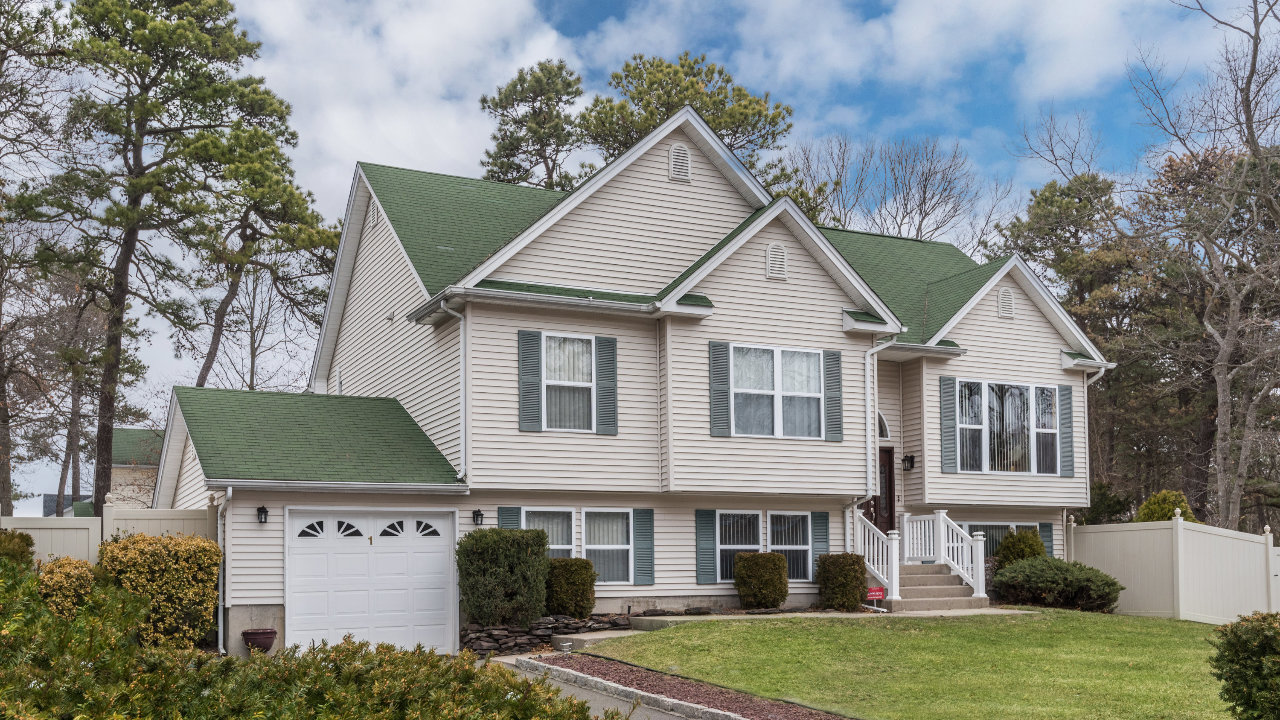 1 Nicole Lane, Coram, NY, 11727 Scene 2