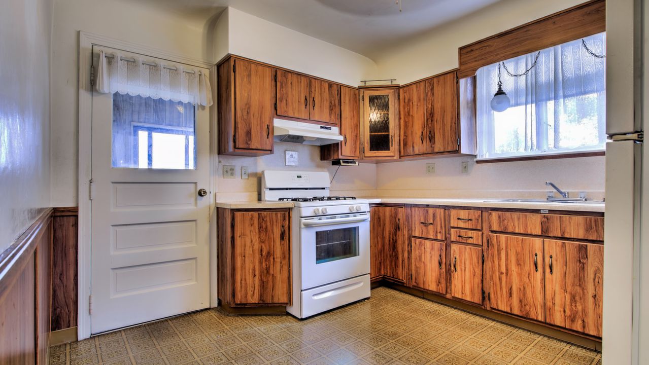 2356 West Street-04