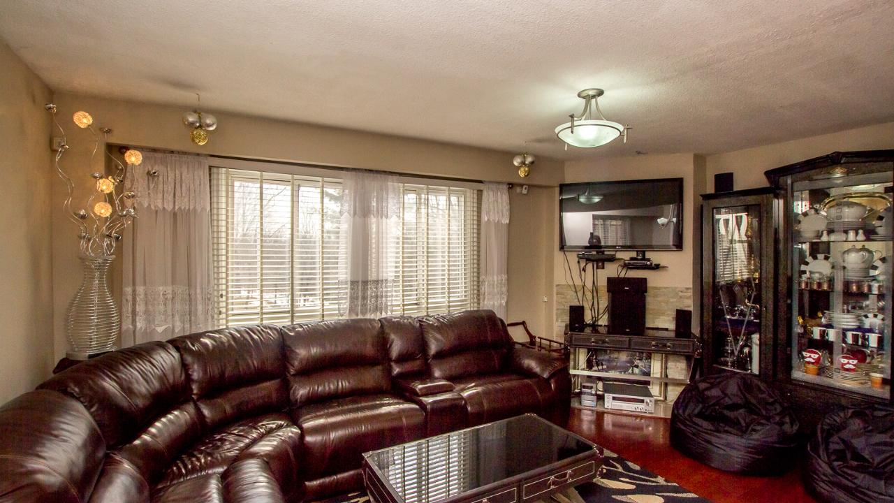 28 Malabar Crescent, Brampton, ON, L6S 3X8 Scene 4