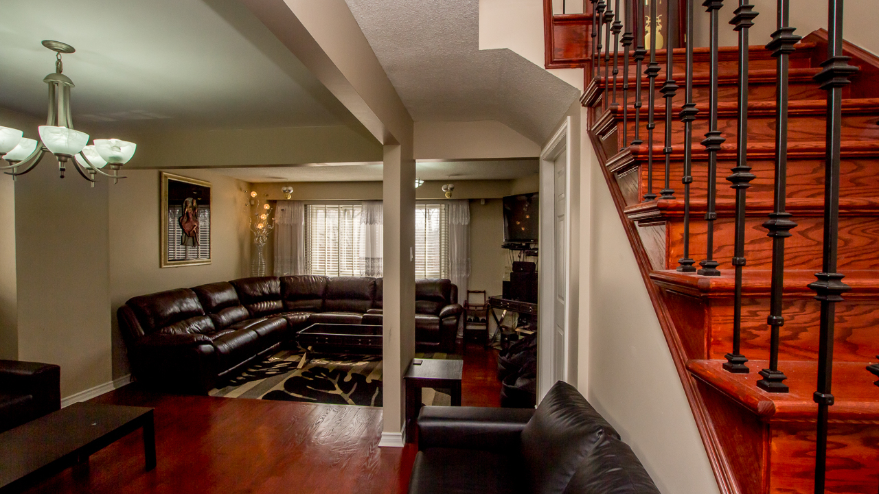 28 Malabar Crescent, Brampton, ON, L6S 3X8 Scene 3
