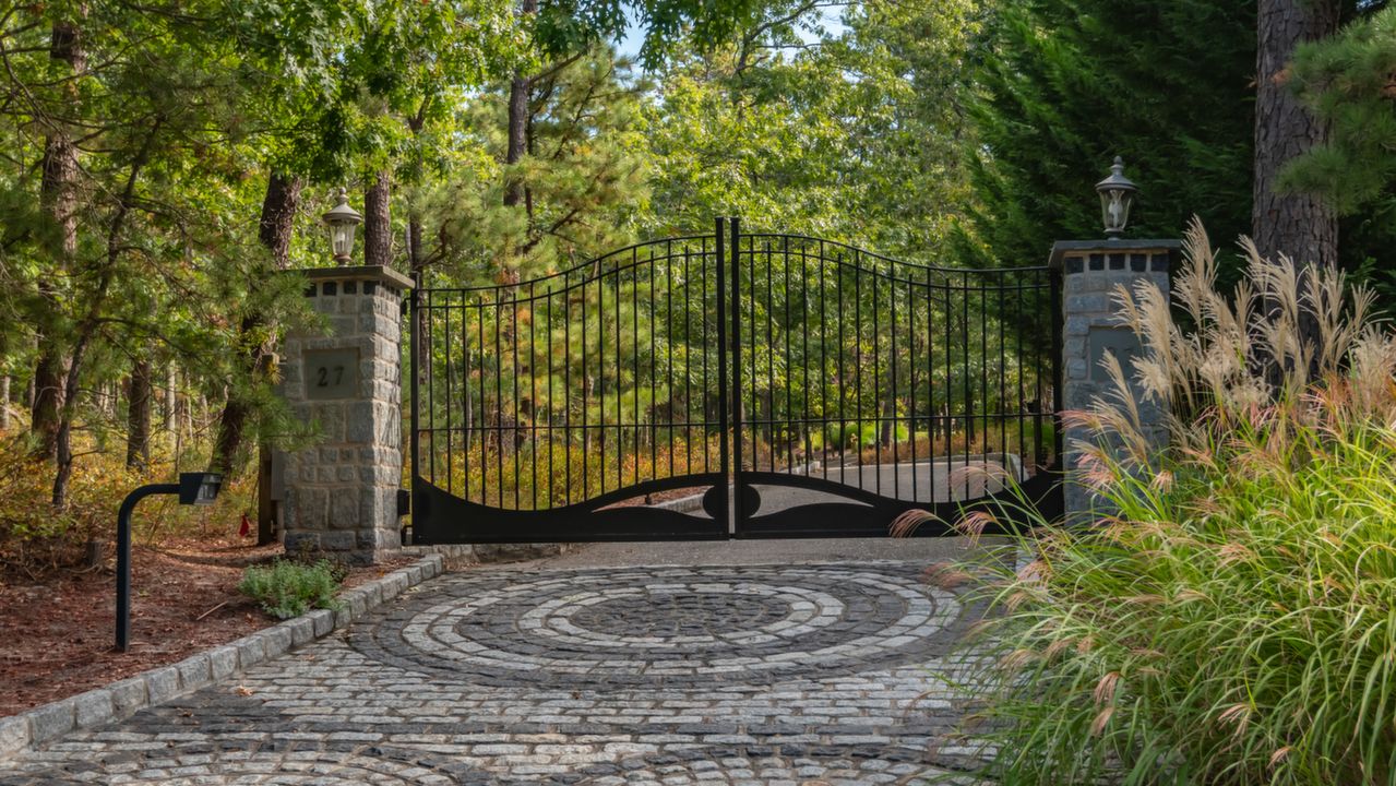 27 S Hildreth Rd, Hampton Bays, NY, 11946 Scene 1