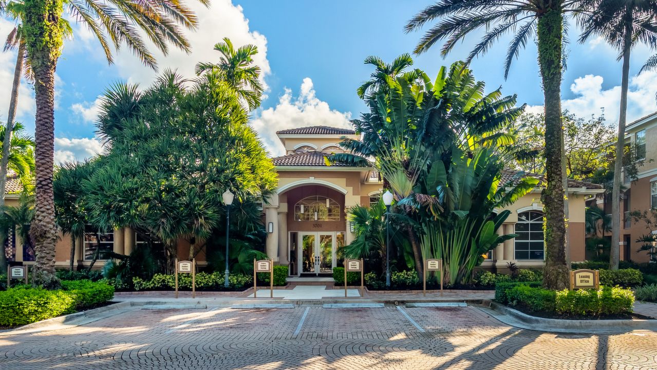 Leasing Office Exterior
