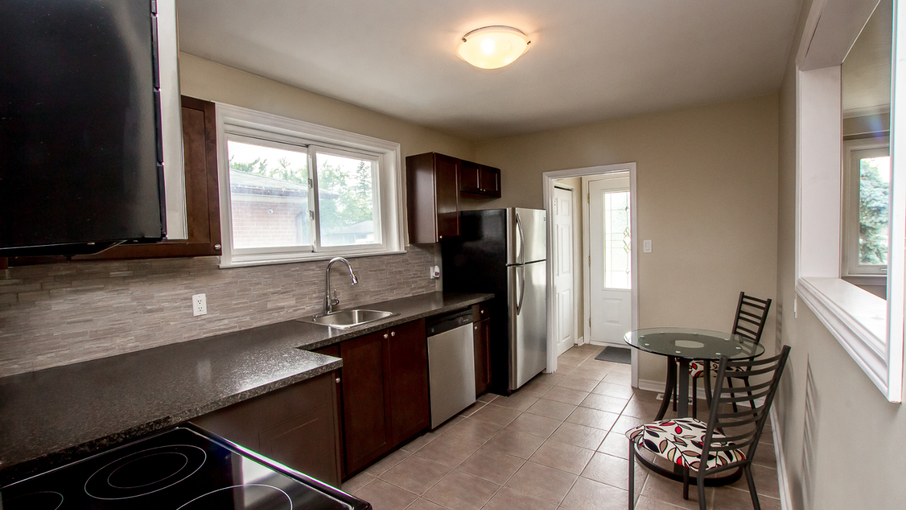 84 Kingsmere Cres, Brampton, ON, L6X 1Z4 Scene 3