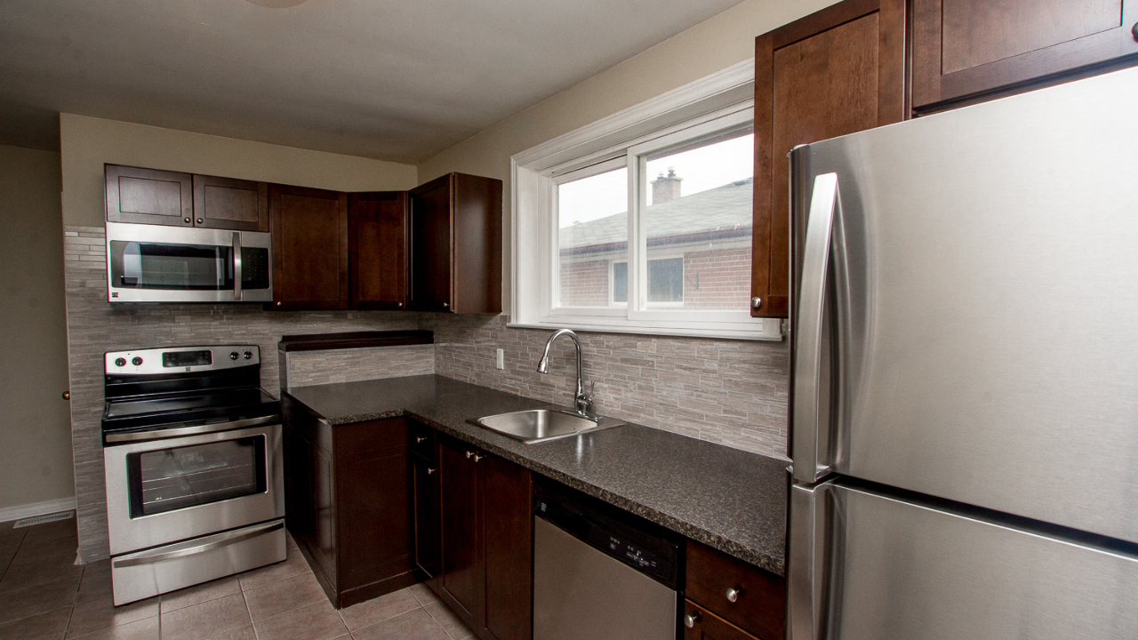 84 Kingsmere Cres, Brampton, ON, L6X 1Z4 Scene 4
