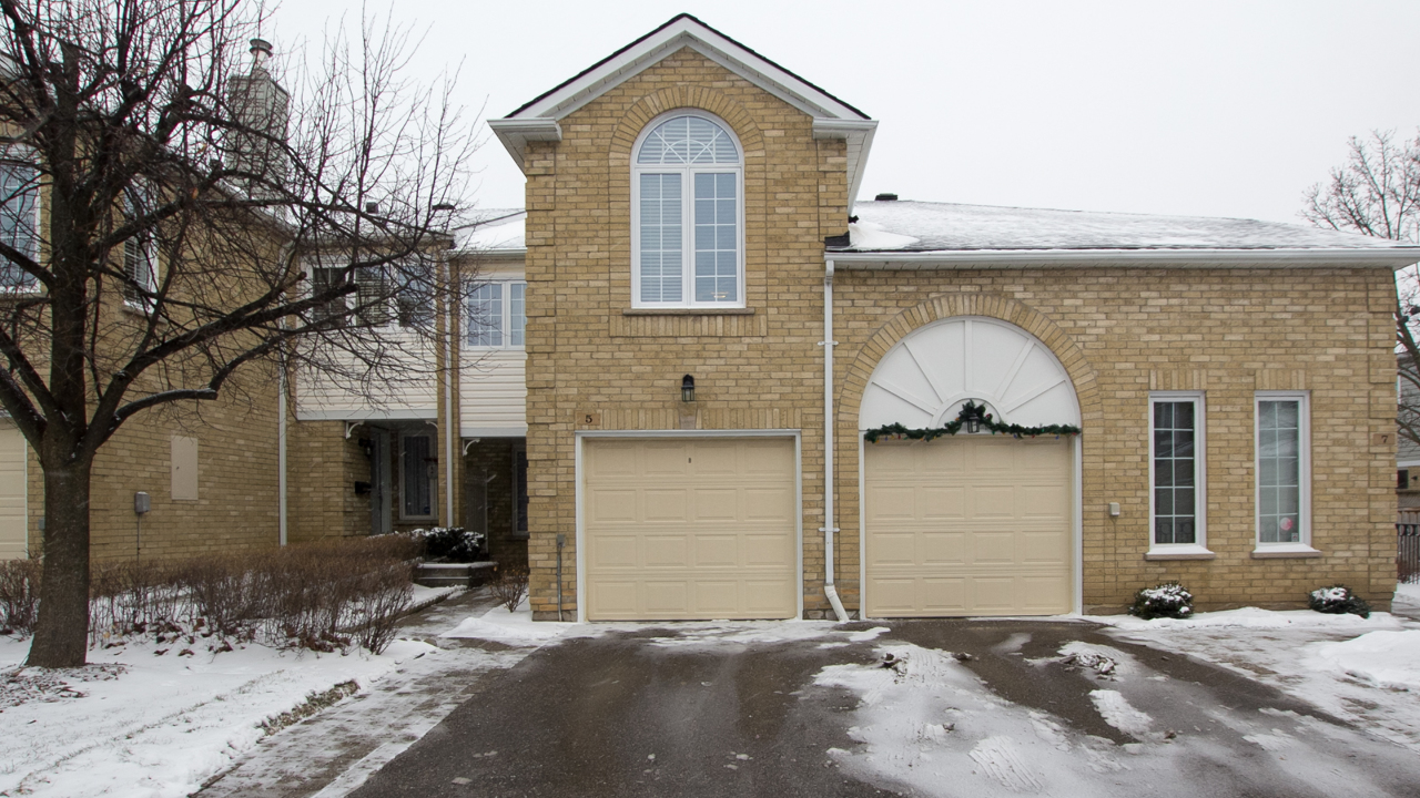 5 Heathcliffe Square, Brampton, ON, L6S 5P9 Scene 1