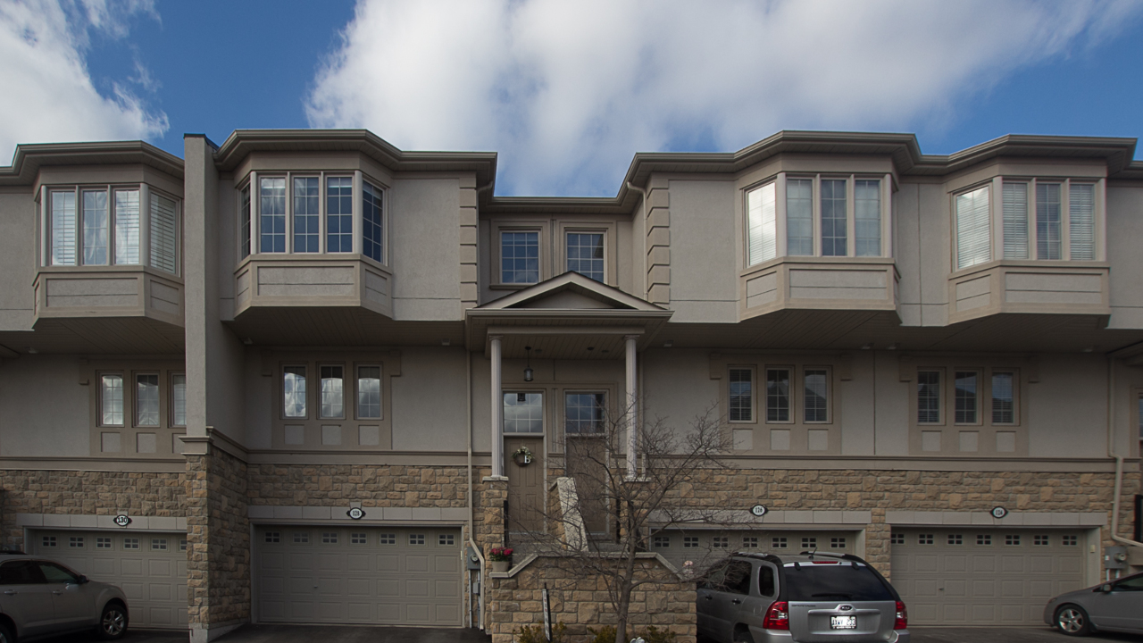 128 Rolling Hills Lane, Bolton, ON, L7E 4E1 Scene 1