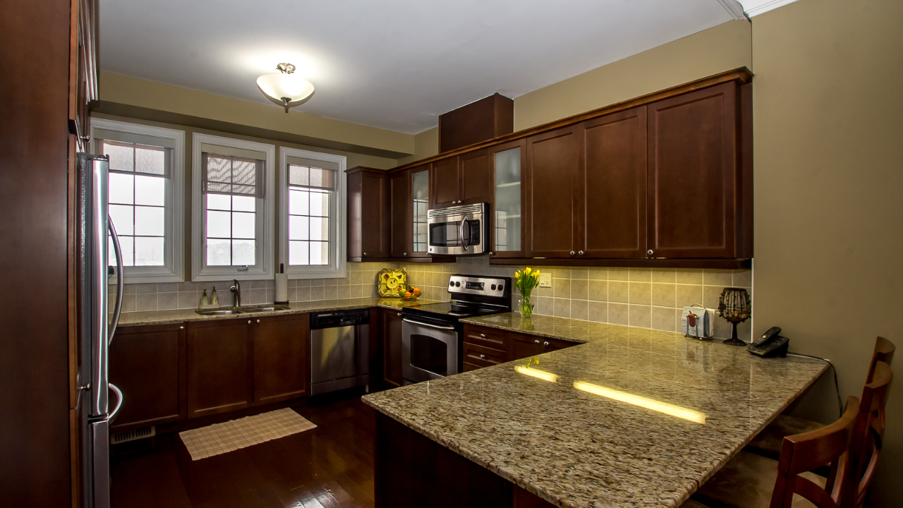 128 Rolling Hills Lane, Bolton, ON, L7E 4E1 Scene 3