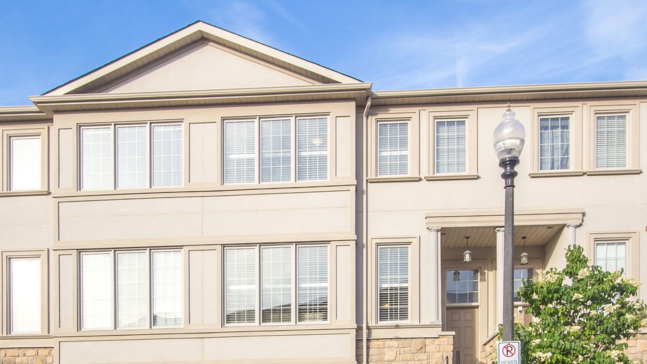 106 Rolling Hills Lane, Bolton, ON, L7E 1T8 Scene 1